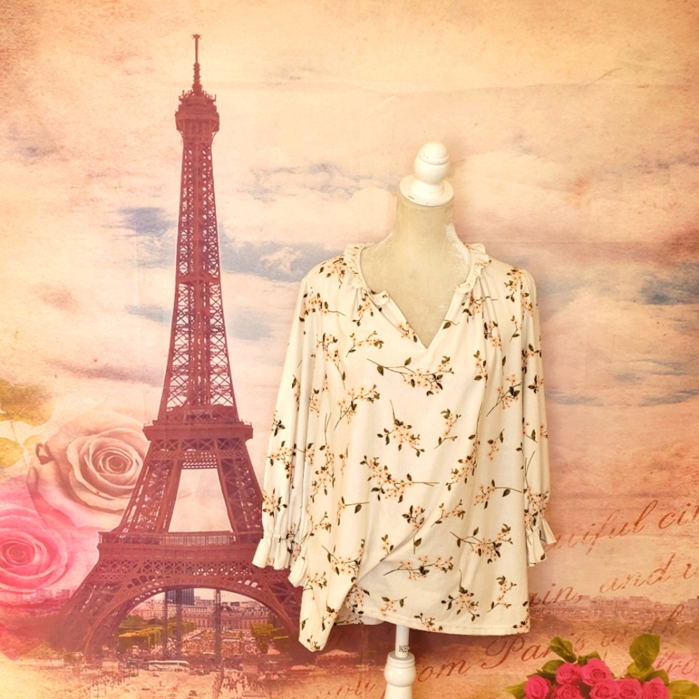 ⭐️ Melloday floral top